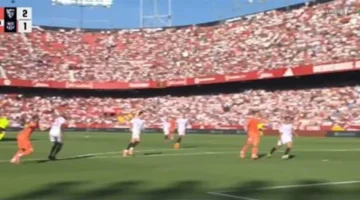 موعد مواجهة برشلونة وإشبيلية المرتقبة في منافسات الدوري الإسباني لكرة القدم